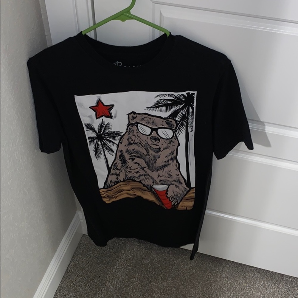 Graphic Black t-shirt with bear design on front